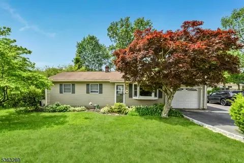 18 Apollo Dr, Oak Ridge, NJ 07438