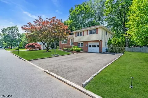 8 Delmar Ave, Cresskill, NJ 07626