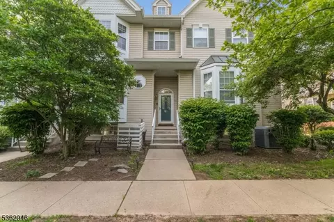 25 Clearbrook Ln, Flemington, NJ 08822