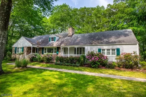 504 Pepperidge Tree Ln, Kinnelon, NJ 07405