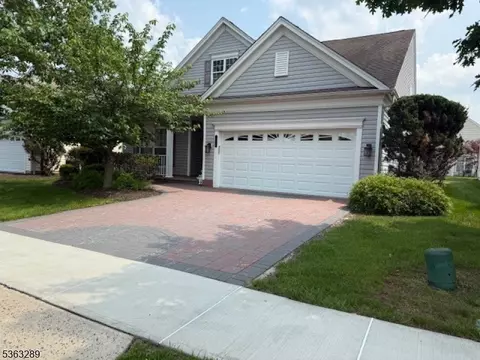 515 Crossfields Ln, Somerset, NJ 08873