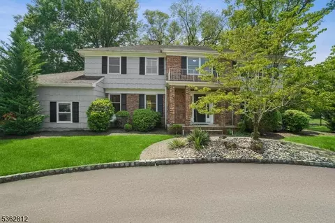 8 Debra Ct, Scotch Plains, NJ 07076