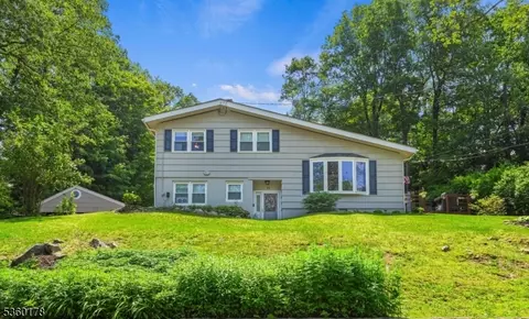 15 Mountain Ter, Stanhope, NJ 07874