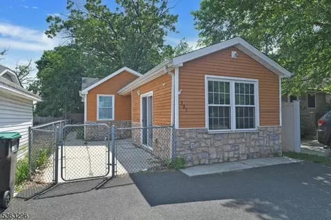 385 Shoreland Cir, Laurence Harbor, NJ 08879