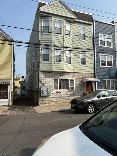 39 Houston St, Newark, NJ 07105