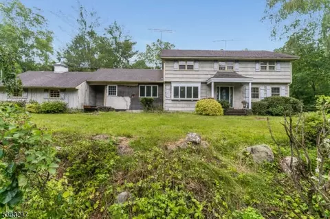 7 Laurel Ln, Chester, NJ 07930
