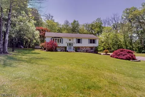 555 Morsetown Rd, West Milford, NJ 07480