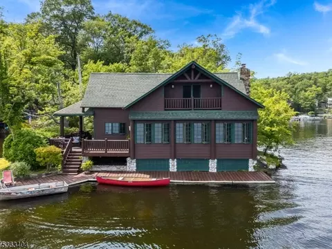 19 Division Ln, Byram Twp, NJ 07821