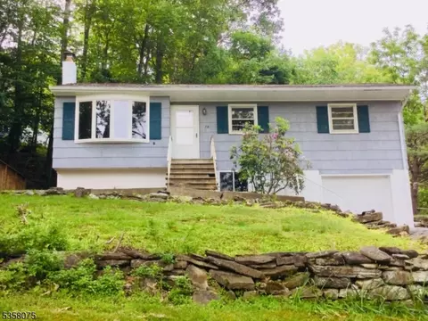 78 Hillside Ter, Green Twp, NJ 07821