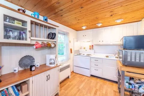 65 E Grand St, Hampton, NJ 08827 photo 6