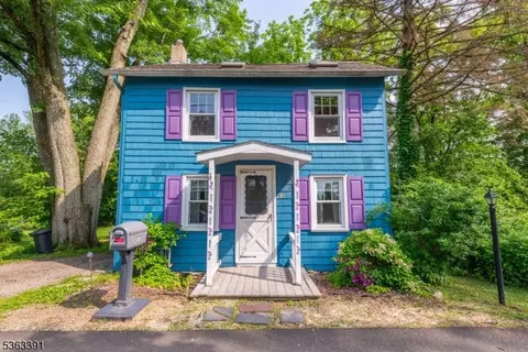 65 E Grand St, Hampton, NJ 08827
