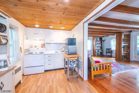 65 E Grand St, Hampton, NJ 08827 photo 3