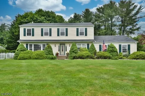 37 Flintlock Dr, Long Valley, NJ 07853