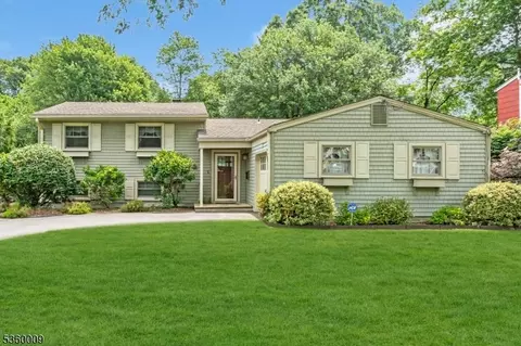 47 Drake Rd, Somerset, NJ 08873