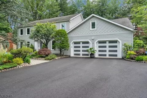 5 Leighton Dr, East Brunswick, NJ 08816