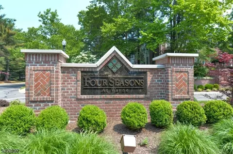 103 Four Seasons Dr #BLDG 1, Wayne, NJ 07470
