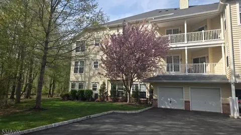 2101 Courtney Ln, Somerset, NJ 08873