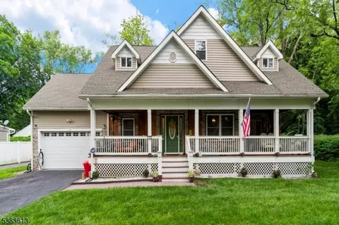 13 Brandt Ln, Bloomingdale, NJ 07403