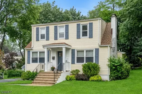 3 Glenview Rd, Caldwell, NJ 07006