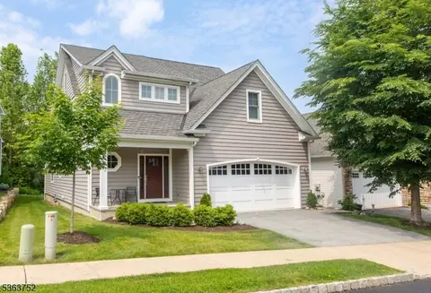 42 Bluffs Ct, Hamburg, NJ 07419