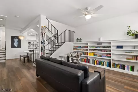 111 Mulberry St #TH-A, Newark, NJ 07102
