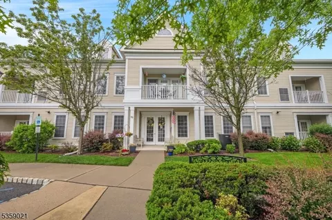 7013 Brookfield Glen Dr, Belvidere, NJ 07823