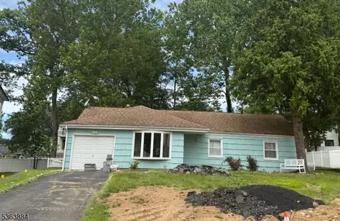 95 Fellswood Dr, Livingston, NJ 07039