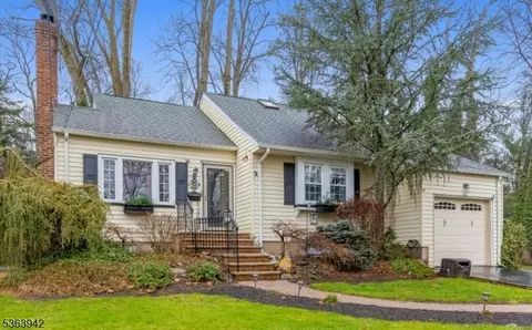 82 Temple Dr, Springfield, NJ 07081