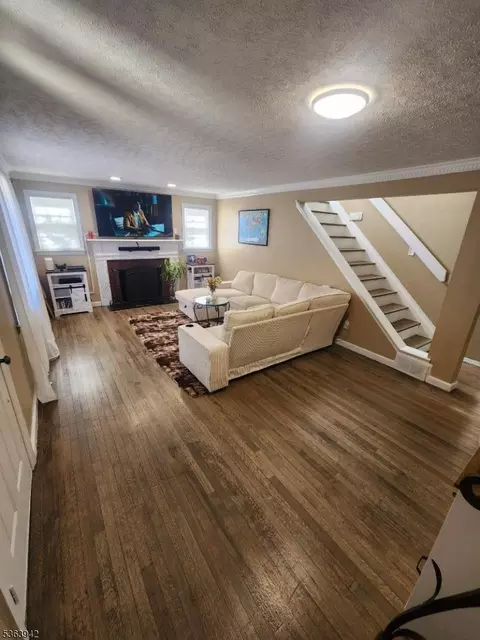 82 Temple Dr, Springfield, NJ 07081 photo 3
