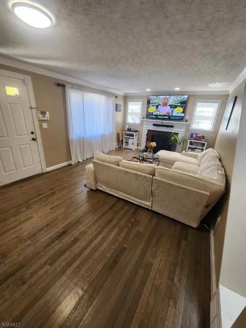 82 Temple Dr, Springfield, NJ 07081 photo 2