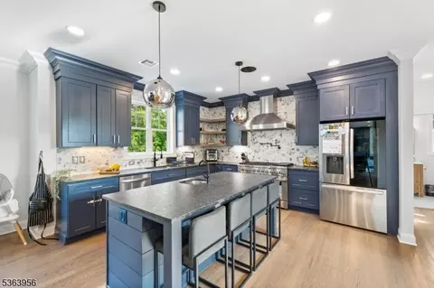 13 Williams Trl, Hopatcong, NJ 07843