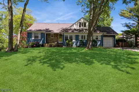 24 Forest Dr, Succasunna, NJ 07876