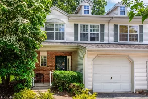 25 Maple Ln, Mount Arlington, NJ 07856