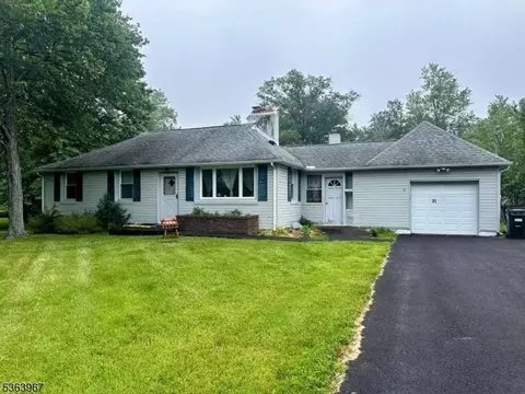 30 Bennington Pkwy, Franklin Park, NJ 08823