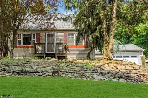 202 Pleasant Run Rd, Neshanic Station, NJ 08853