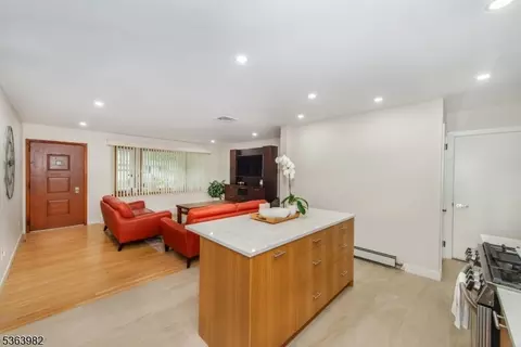 24 James St, Wayne, NJ 07470 photo 4