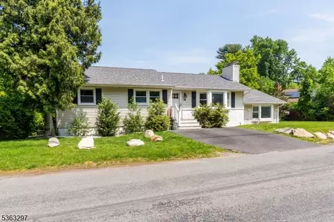15 Lake Dr, Stanhope, NJ 07874