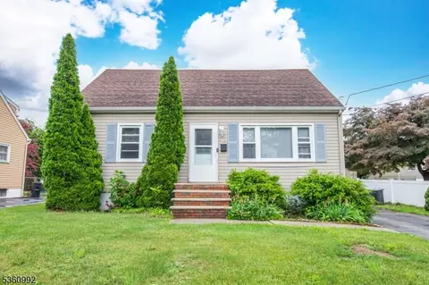 24 Sally St, Bloomingdale, NJ 07403