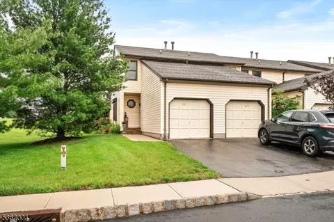 621 Almond Ct, Flemington, NJ 08822