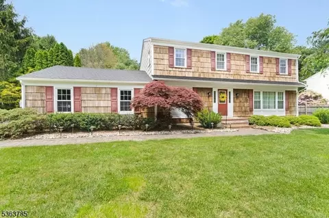 28 Douglas Dr, Long Valley, NJ 07853