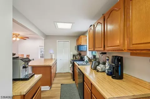 4 Lenape Trl, Wayne, NJ 07470 photo 16