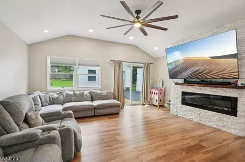 4 Lenape Trl, Wayne, NJ 07470 photo 5