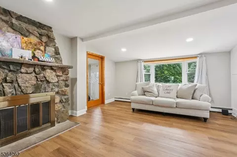 4 Lenape Trl, Wayne, NJ 07470 photo 8