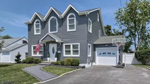 44 Franklin Ave, Pompton Plains, NJ 07444