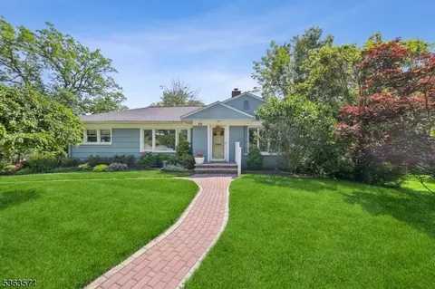 44 Harvey Dr, Summit, NJ 07901