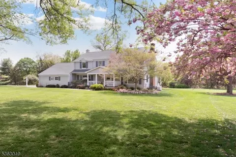 29 Country Squire Way, Somerville, NJ 08876