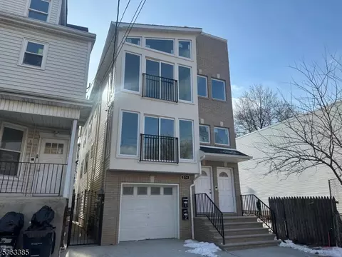 274 W Runyon St, Newark, NJ 07108