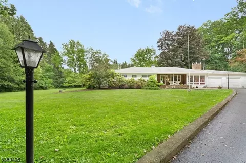 6 Evergreen Pl, Hackettstown, NJ 07840 photo 2