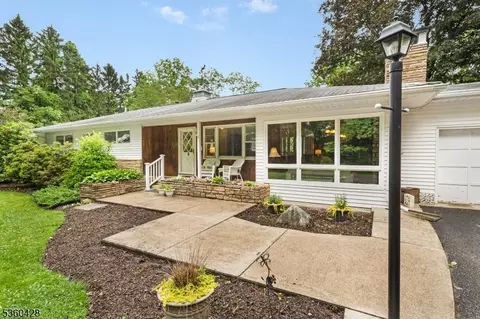 6 Evergreen Pl, Hackettstown, NJ 07840 photo 3