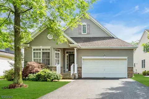 27 Jays Cor, Somerset, NJ 08873